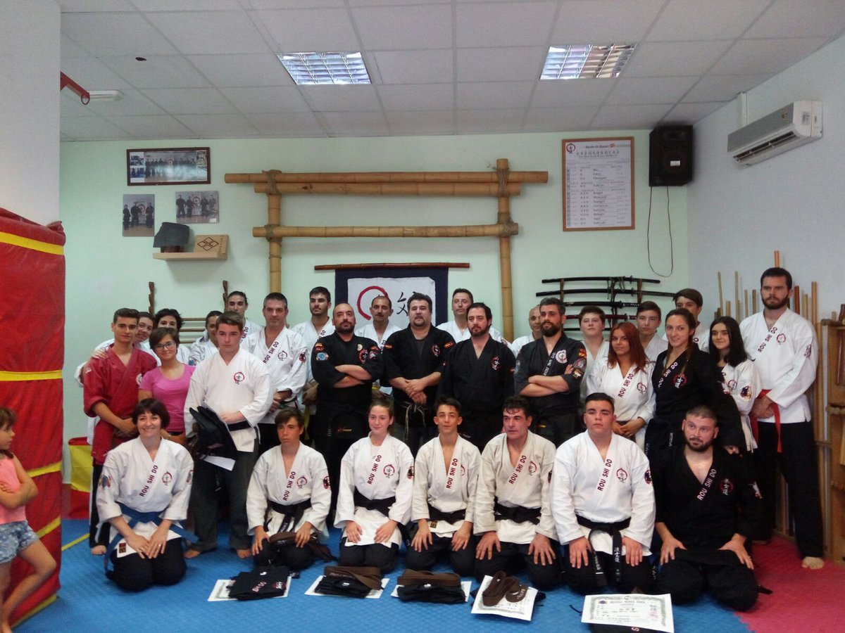 RouShiDoToledo's tweet photo. ENHORABUENA A TODOS!!
#roushido #roushidotoledo #toledo #karate #examen #primerdan https://t.co/1vb35yVnuW