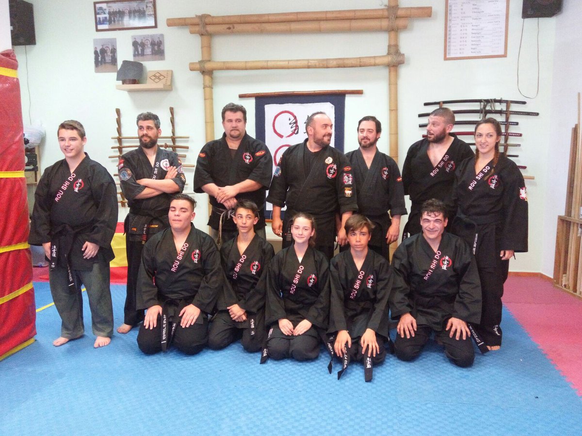 RouShiDoToledo's tweet photo. ENHORABUENA A TODOS!!
#roushido #roushidotoledo #toledo #karate #examen #primerdan https://t.co/1vb35yVnuW
