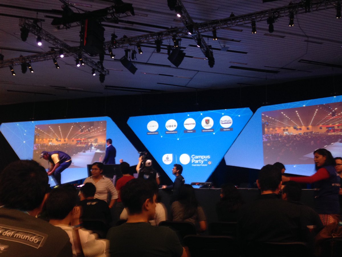 GeekGirlsMx's tweet image. En la final de la gran final del primer #hackatoncpmx