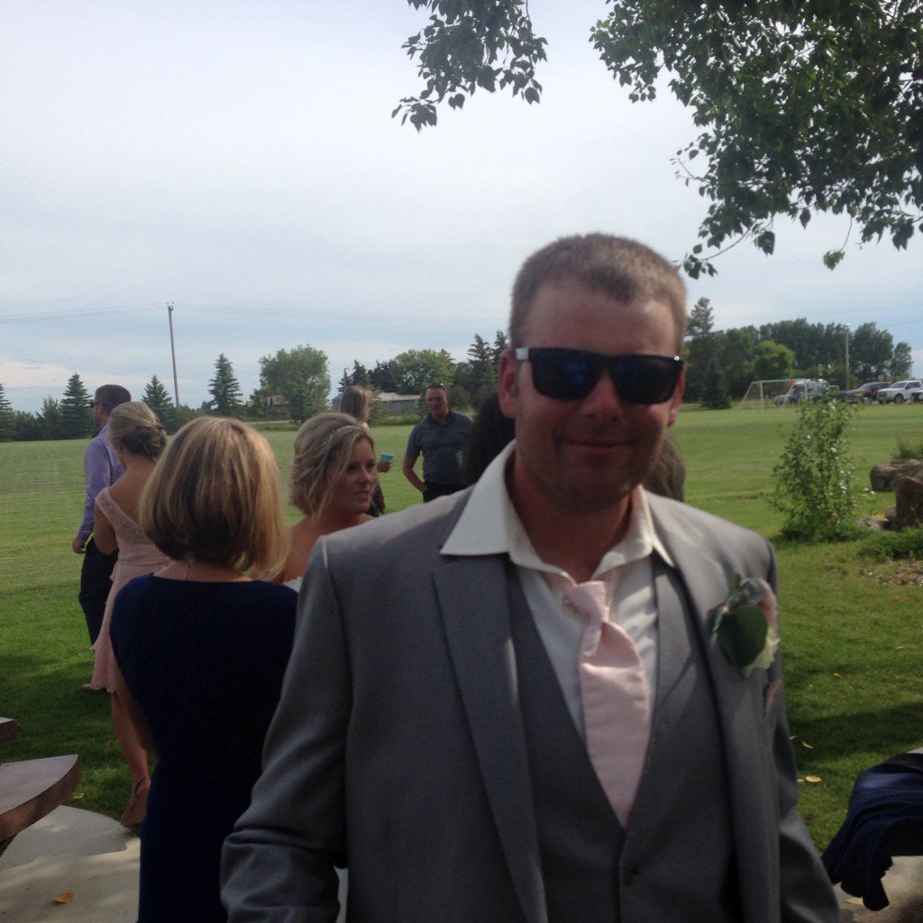 bigh_lilh's tweet photo. @rolexroper #dirkdigler Rockn the suit https://t.co/x5nqtm1gla
