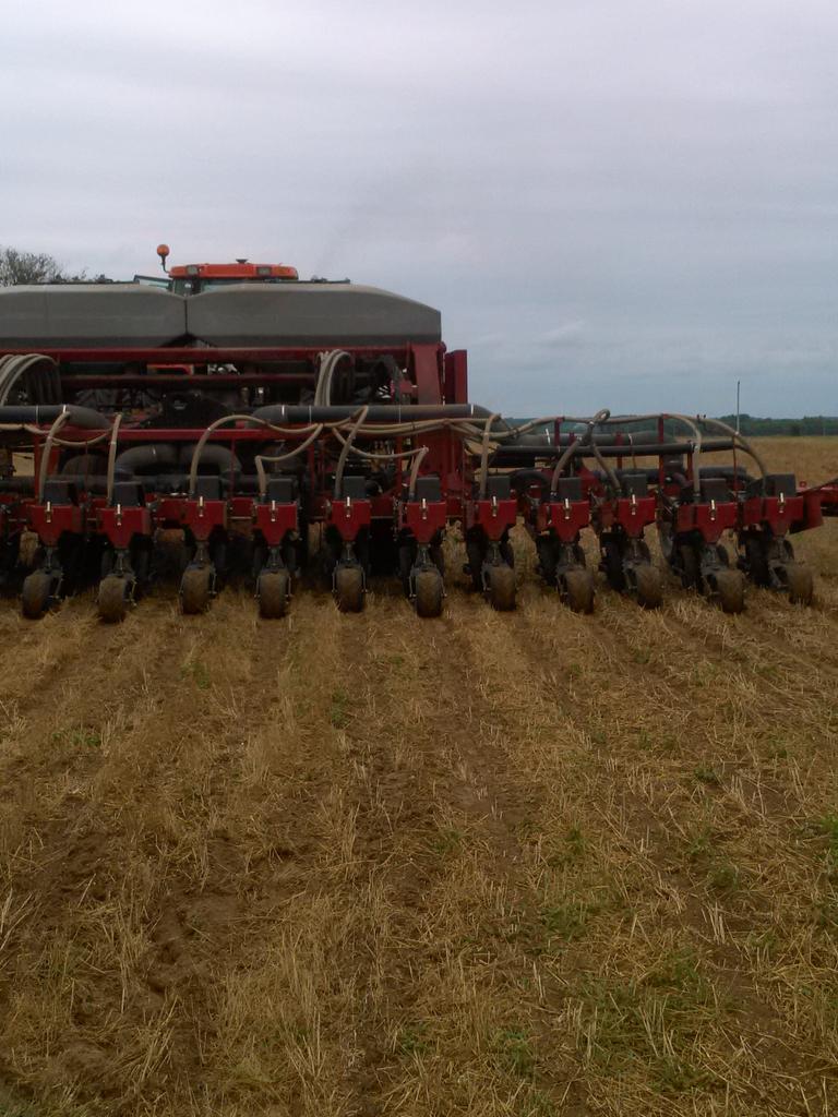 Notill20Wessel's tweet photo. #plant16 #doublecropbeans is in the books bring on the rain!!! https://t.co/Leixi5lfy2