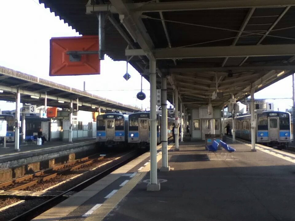 eva_ppp's tweet photo. 過去に多度津全ホーム121系っての撮ったが
ホーム以外のオールも楽しい。 https://t.co/uDvj2Lx1uN