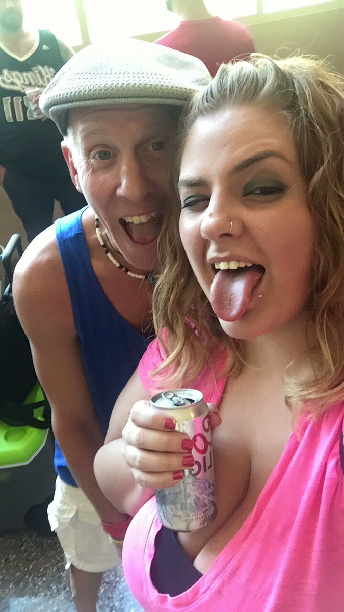 vmitchhhh's tweet image. #Vegas #excitables #merchline #redwhiteandboom @311