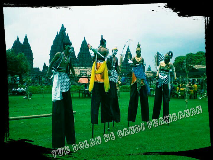 candiprambanan's tweet photo. #YukDolankeCandi #LiburLebaran #VisitPrambanan, Atraksi Seni&amp;Budaya, Giant We Care Prambanan, Nuansa Tempo dulu. https://t.co/R32pIQP6LF