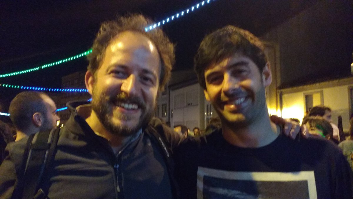 priscomgc's tweet photo. Qué alegría haberme encontrado con mi amigo @AlbertoMnndz (50% de @mochilerostv ) en #fbsp2016 😃😉 https://t.co/MGHK3NSHwq