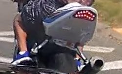 HinghamPolice's tweet photo. Do you know him? For safety, Officers stopped pursuit of this motorcycle today at 3:30. License plate was bent up. https://t.co/bD6M5ItQOp