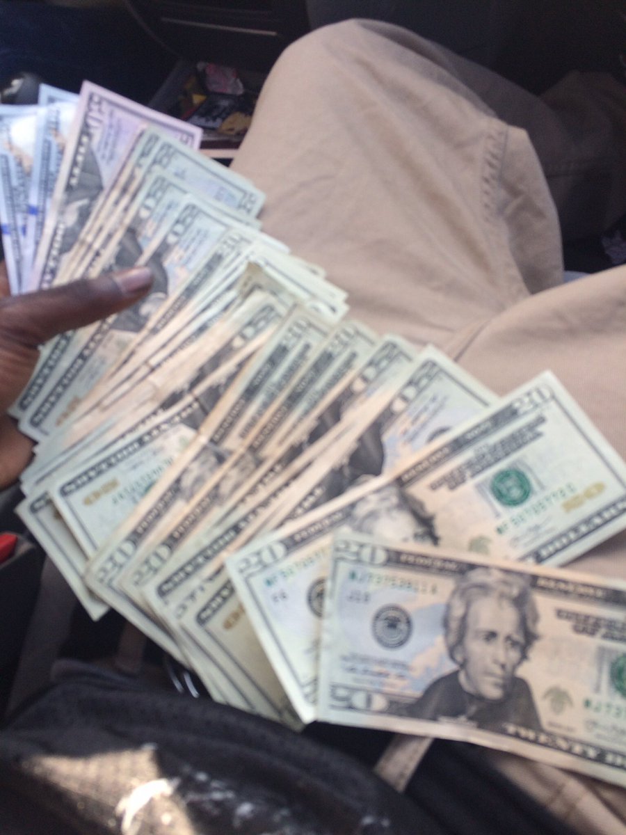 5Finest1's tweet photo. Getting Money Aint A Issue 💪🏾💰👌🏾💯 https://t.co/bMNQGOySYR