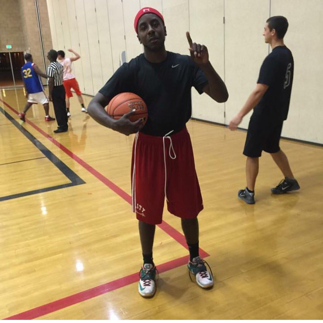 Josh_calbert's tweet photo. Toronto just signed josh calbert 6yrs 350 million #passfirstguard #streakyshooter #willcheattowin https://t.co/rSQHaXyfH8