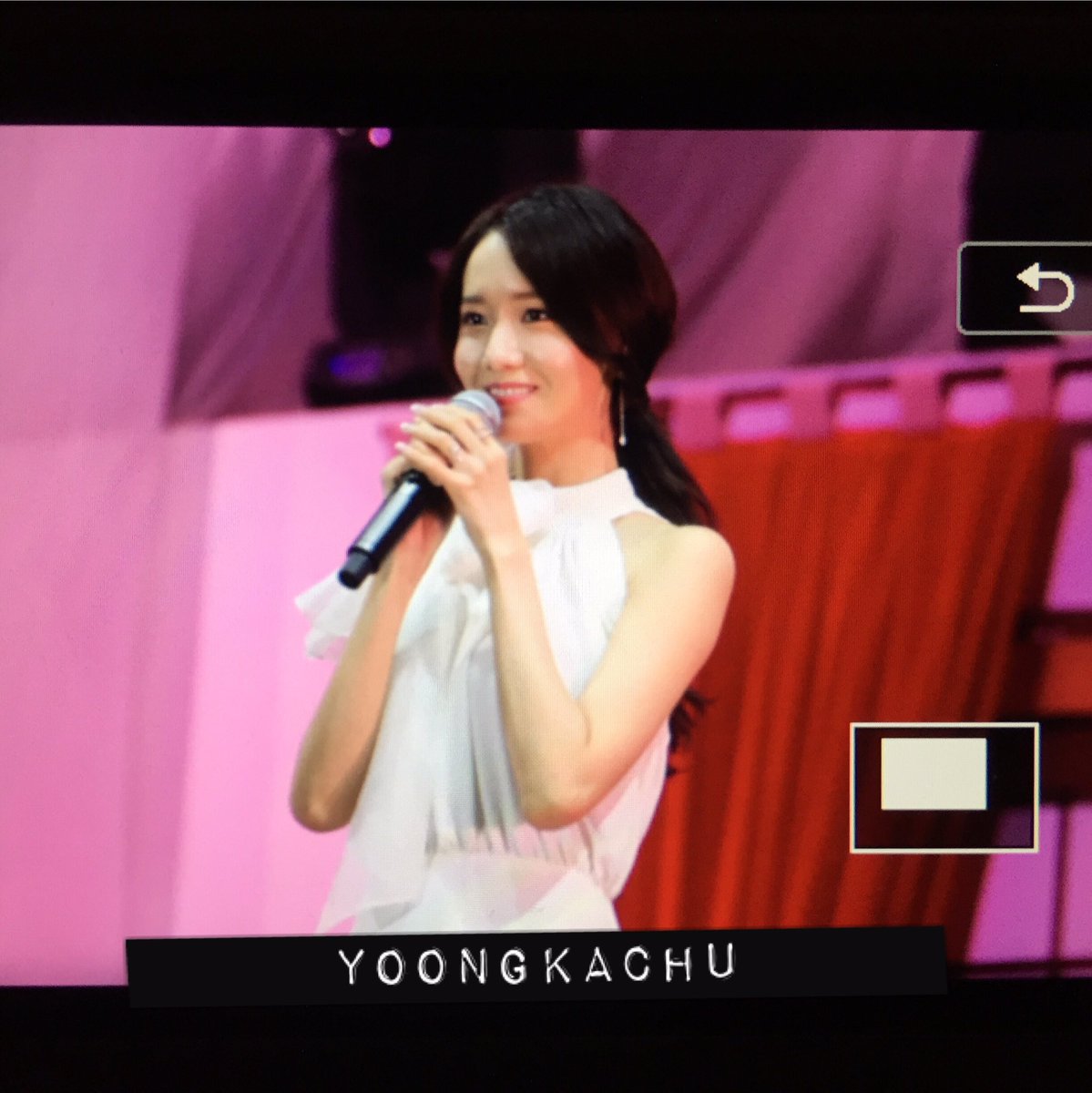 [PIC][01-07-2016]YoonA khởi hành đi Quảng Châu - Trung Quốc để tham dự "2016 YoonA 1st Fanmeet - BLOSSOM in Guangzhou" vào chiều nay - Page 2 CmZmVBwXYAEaa8H