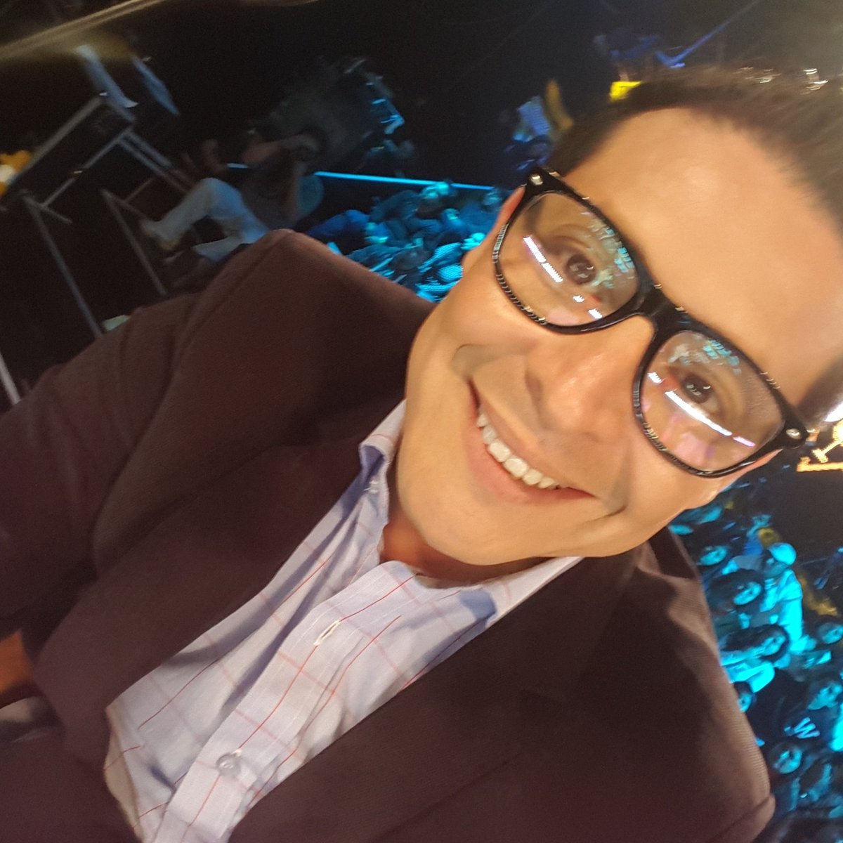 Carloncho (@carlonchodemoda) on Twitter photo Me emocionan mis lentes con lunas ¿Te gustan?
lentecito pa' miii!!! Hoy Noche de Eliminación en <a href="/YoSoy_Peru/">Yo Soy Perú</a> Me emocionan mis lentes con lunas ¿Te gustan?
lentecito pa' miii!!! Hoy Noche de Eliminación en <a href="/YoSoy_Peru/">Yo Soy Perú</a>