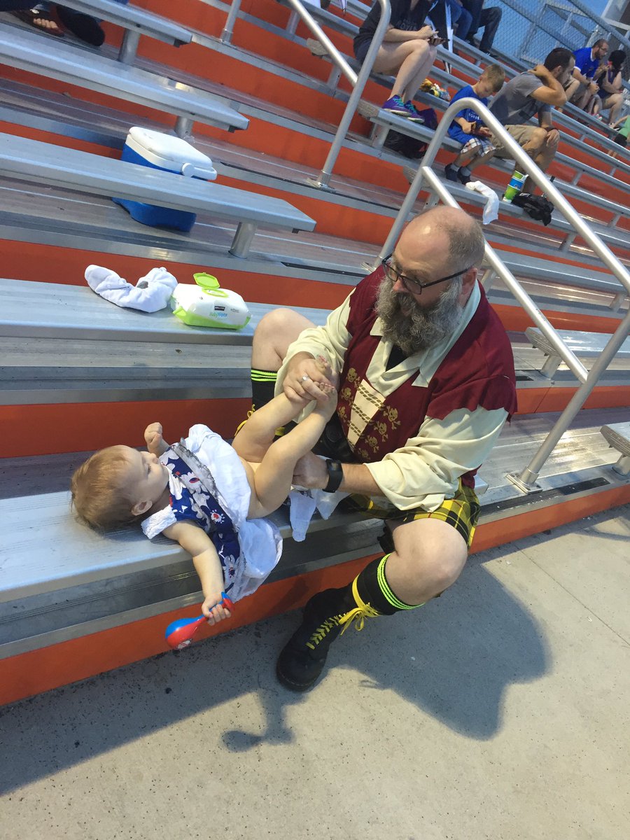 JimiKirkman's tweet photo. You don't get much more "family friendly" than this! #NappyChange #GameTimeChange https://t.co/5YXiIRTnfT