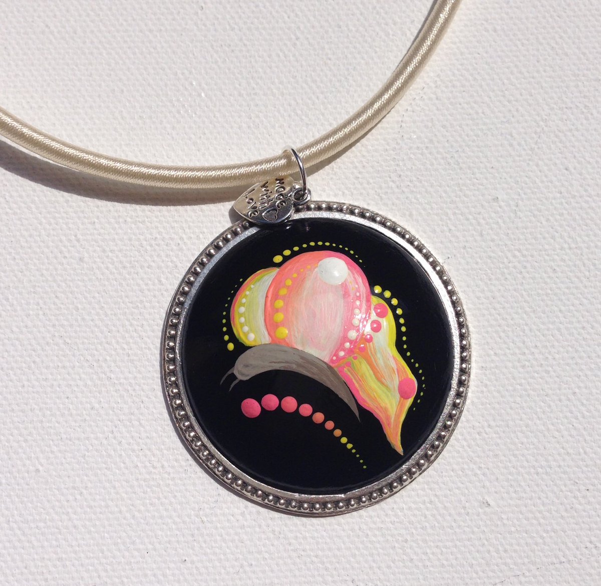 DIY_and_cherish's tweet photo. #buttetfly #necklace #createandcherish #etsy #dotart https://t.co/25cPEwaBYp