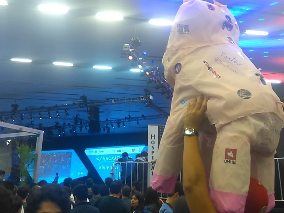 JesusPiniata's tweet photo. En el main stage esperando que llegue @JasonSilva #CPMX7 https://t.co/ZMc2TRzvXd