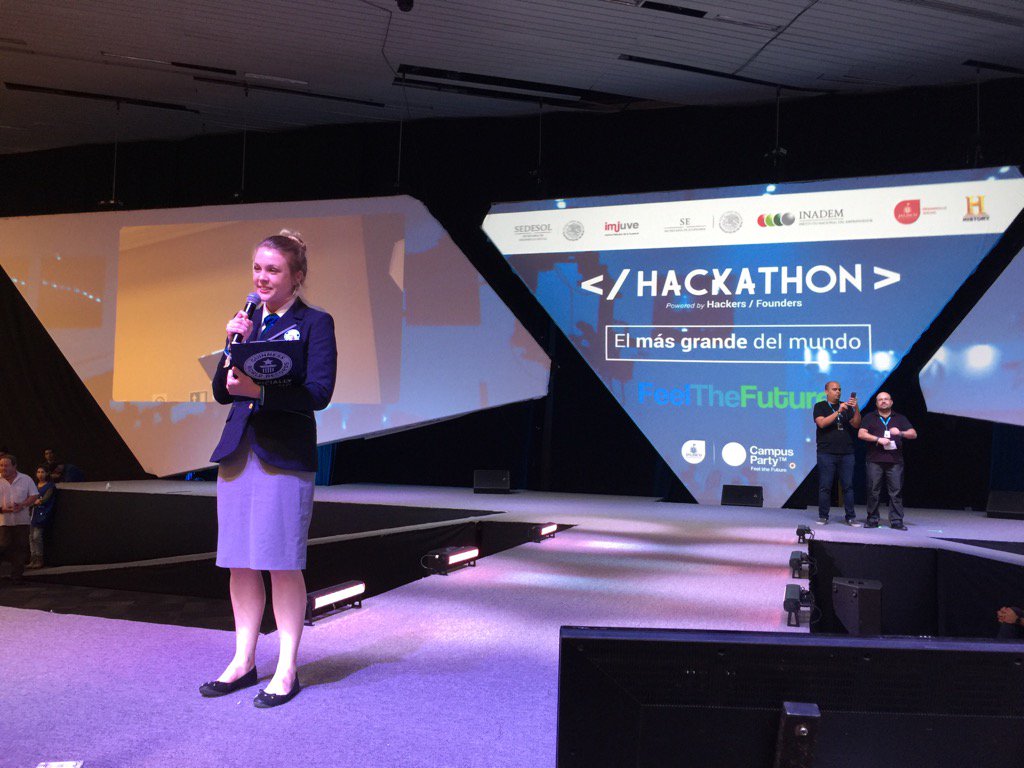 beco's tweet image. Pues el #hackatoncpmx sí rompió el Récord Guiness al más grande del mundo…