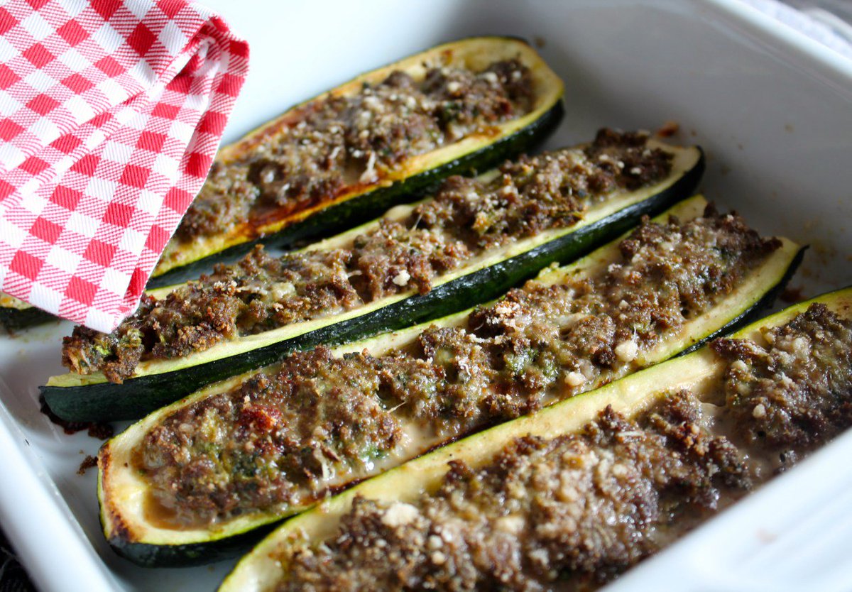 Gevulde courgette van <a href="/GeertsAnnemieke/">Annemieke Geerts</a> #groentehelden #recept #gezond #courgette #lekkereten goo.gl/bGmqD5