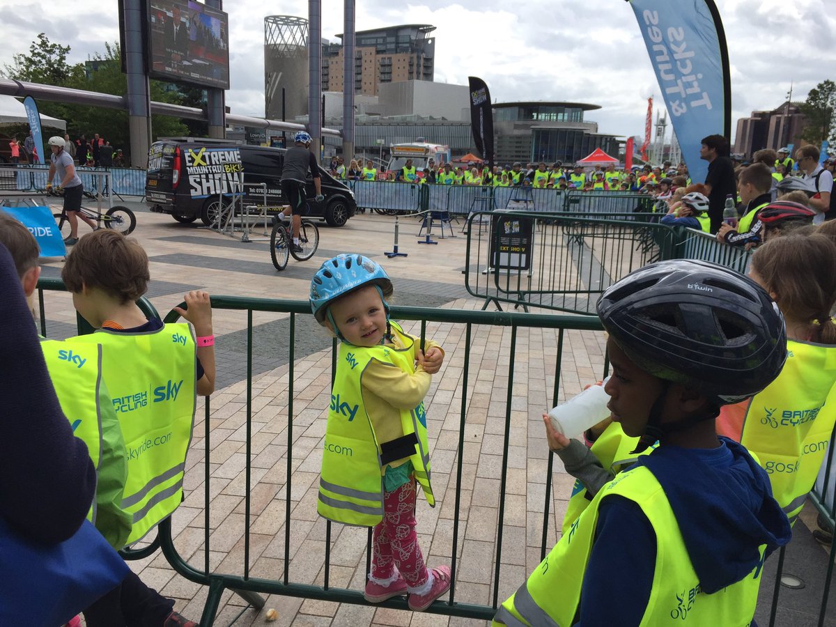 mickstyle's tweet photo. Smiles!! #SkyRide https://t.co/jOCsgymhWF