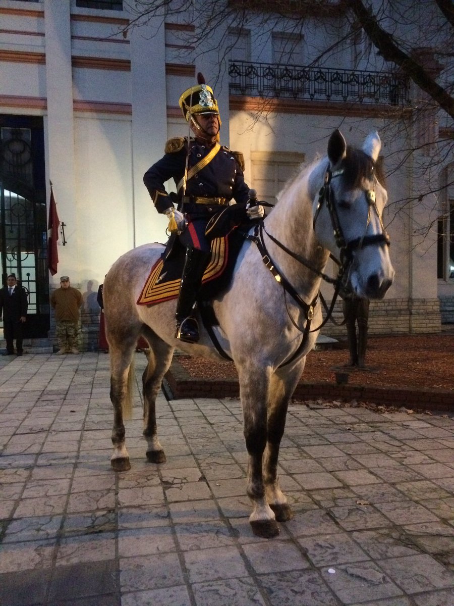 Granaderosarg's tweet photo. Preparando la salida rumbo a #DesfileDelBicentenario #FelizDiaDeLaPatria https://t.co/RM4Mry8KtM