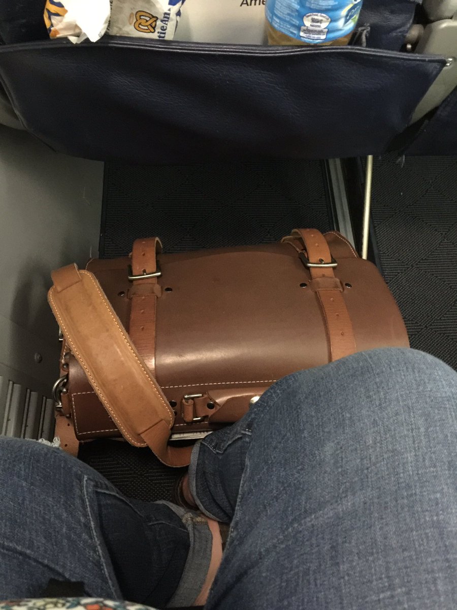 rowzar's tweet image. Off on yet another excursion with my handy, dandy satchel. It finally gets to visit the Aloha state.@kendalhyde