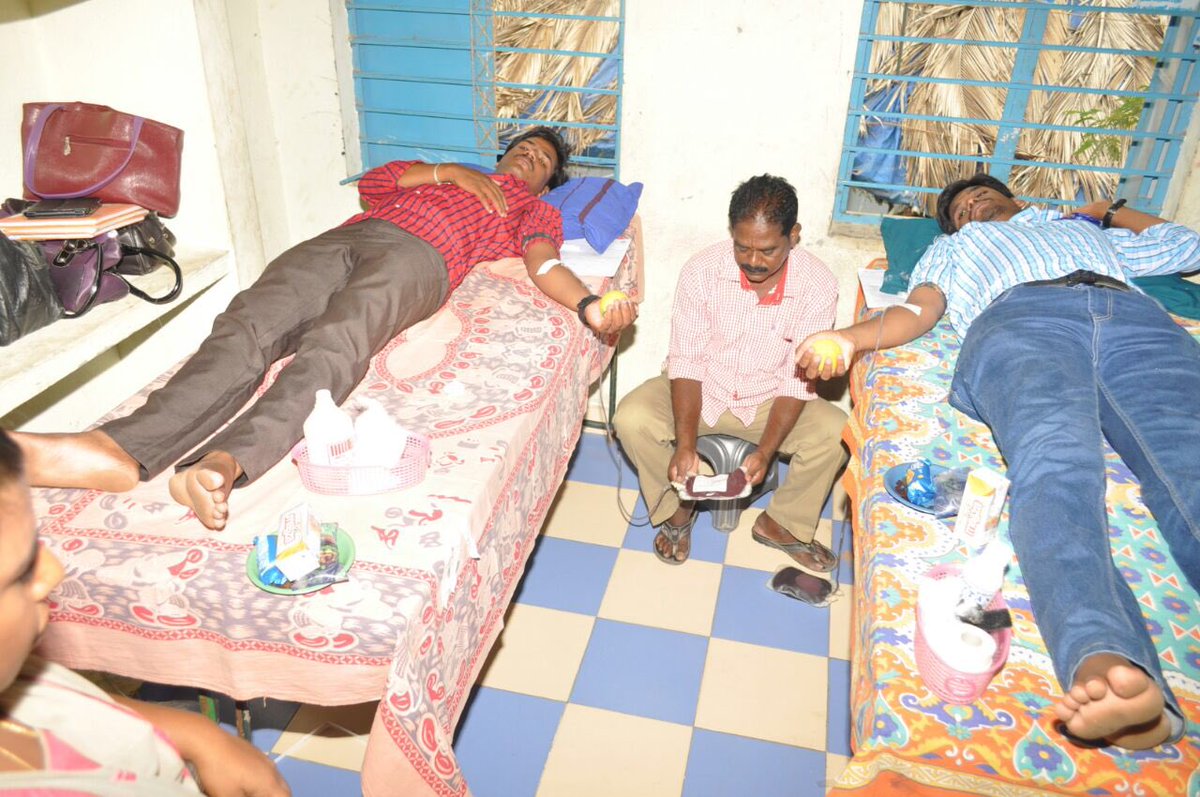 Gopi_Thiraviyam's tweet photo. #Vellore @Gautham_Karthik Fans arranged #Blood_Donation for @AshwinRob bro Birthday
Future we I'll do more Service🏃🏻 https://t.co/dpGdKxWduL