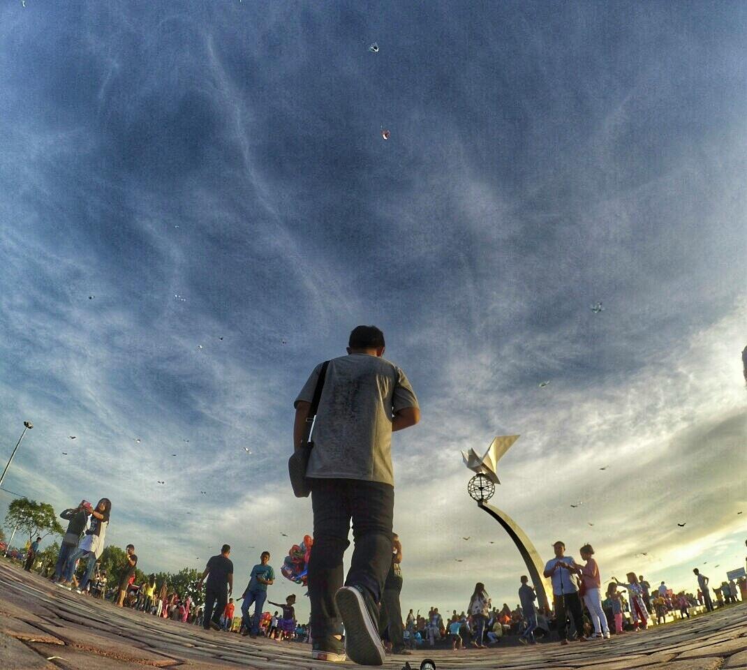 #yicam #besoksenin #SiapaDiriku #mudik2016 

Melangkah ke Depan untuk meraih yang belum pernah Diraih