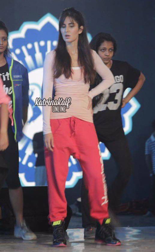 KatrinaKaifFB's tweet photo. Unseen from IPL Opening night rehearsals #KatrinaKaif https://t.co/uQtboD4vfy