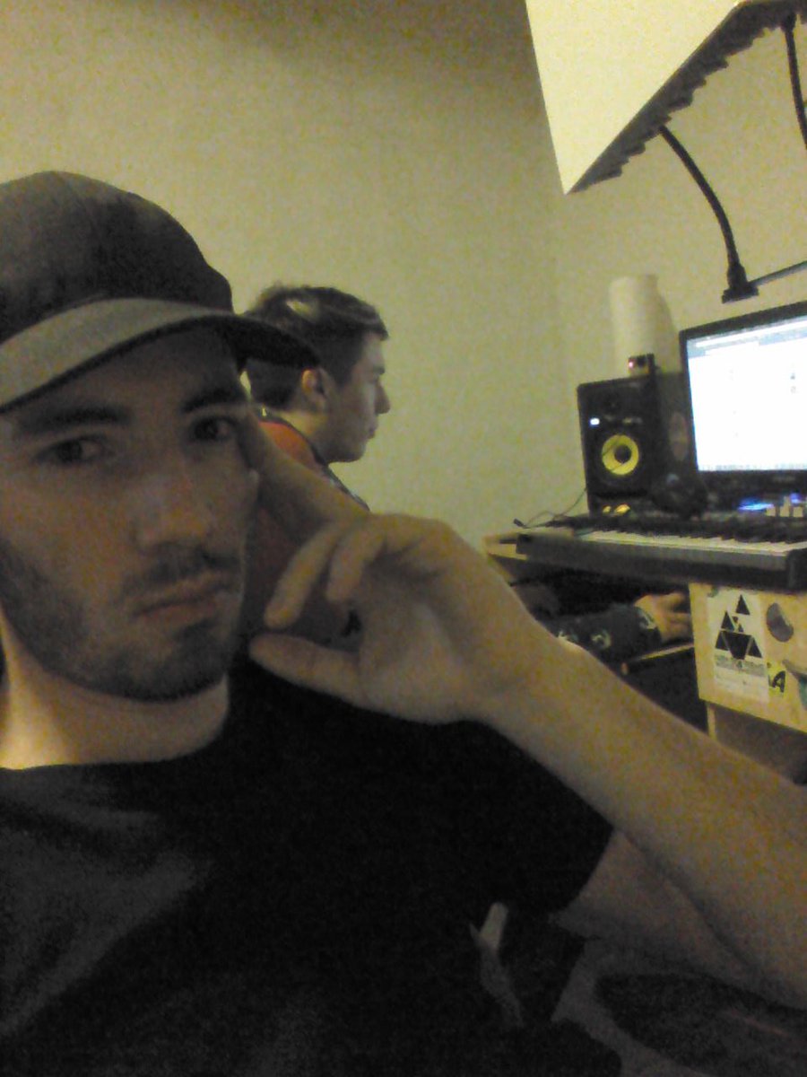 DatPhoria's tweet photo. #StudioTime https://t.co/KFKBD8oLlf