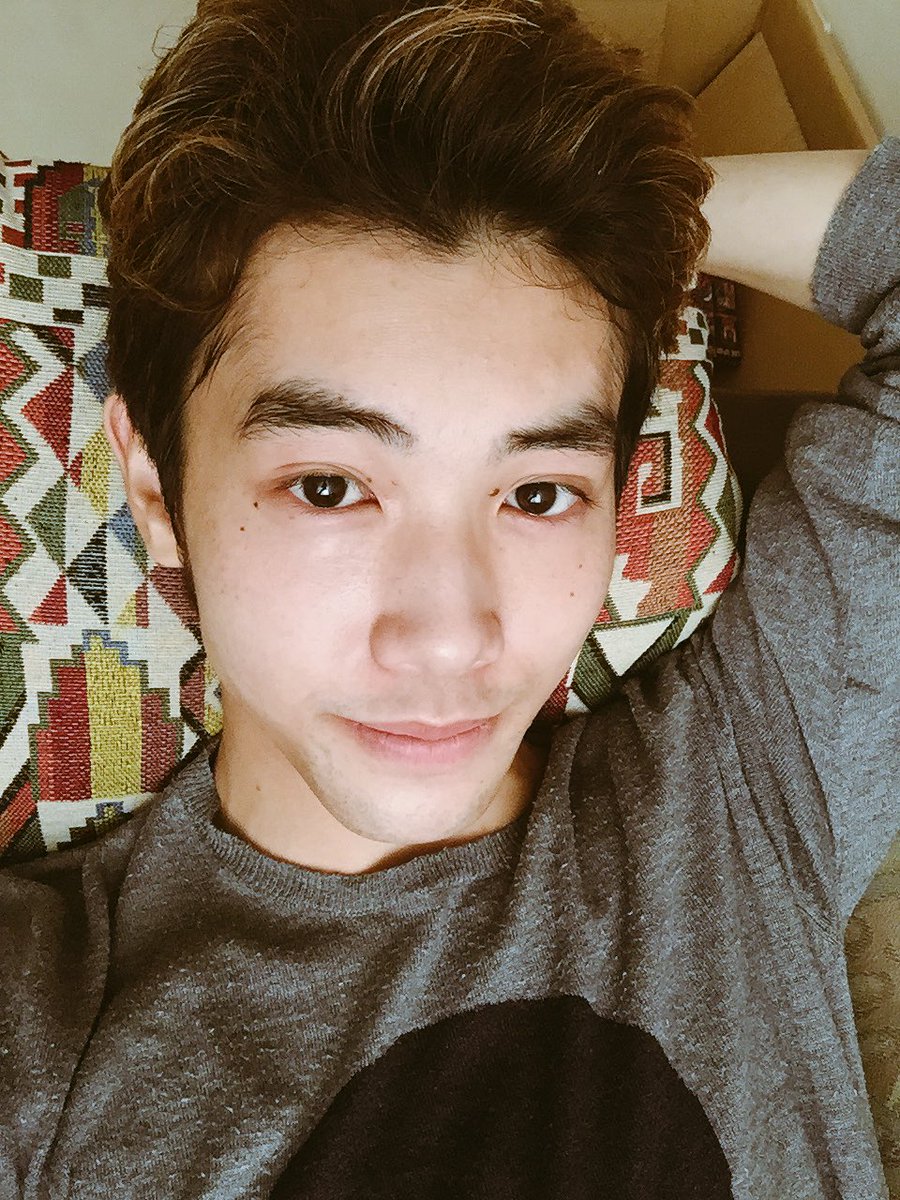 國島直希 Twitterissa ずっと応援していた方が撮影のゲストで 幸せな毎日だった 今日でお別れだけど写真撮って頂いた ファンです とは言えなかったな笑 もちろん 演技は本気で頑張りました 放送が楽しみ O しばらく楽屋で寝るううう おやすみなさい 國島直希 Twitterissa ずっと応援していた方が撮影のゲストで 幸せな毎日だった 今日でお別れだけど写真撮って頂いた ファンです とは言えなかったな笑 もちろん 演技は本気で頑張りました 放送が楽しみ O しばらく楽屋で寝るううう おやすみなさい