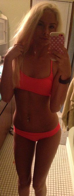 Watch Ava's leaked NSFW photo on TwXstars