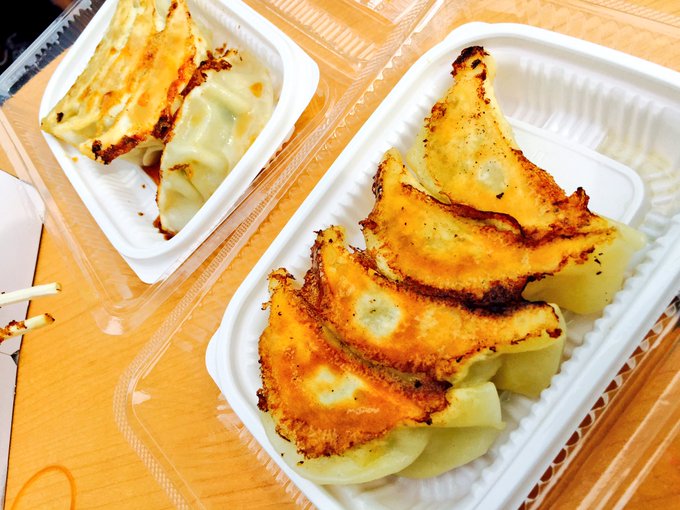 大久保公園の餃子フェス💓 暑いけどおいしいし楽しい🍴 https://t.co/H5kYLarvnp