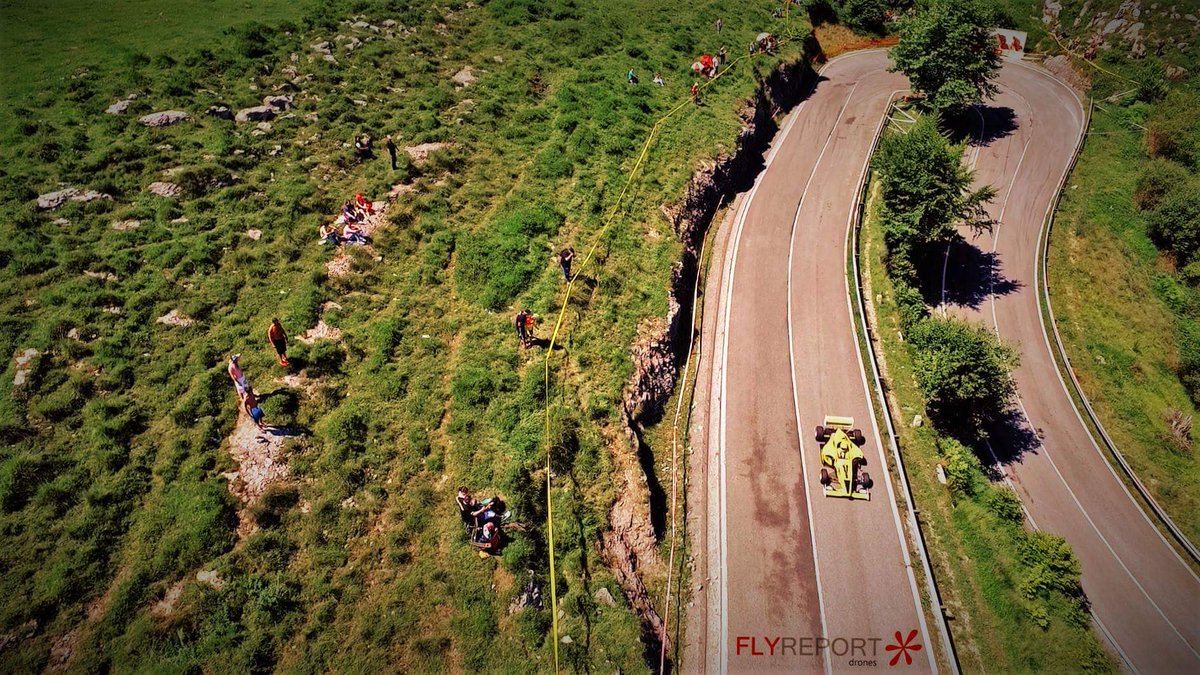 fly_report's tweet photo. Ayer pasamos un día genial en la #subidaalisas 2016 #Rally #Cantabria #PuertoAlisas #drones #Dronestagram #follow https://t.co/2XER4ZDb7w