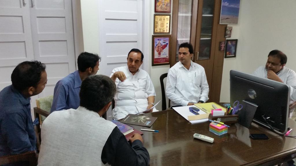 jagdishshetty's tweet photo. Dr @Swamy39 with VHS Bangla Desh unit delegation led by @Pujanbiswas after discussing plight of Hindus in BD https://t.co/SqIju1RDsT