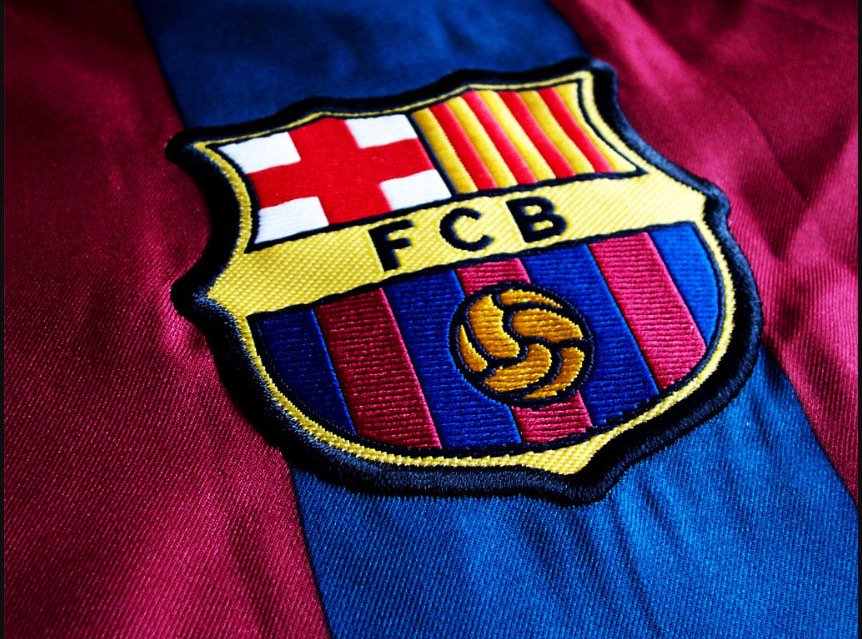 chammarus's tweet photo. Ladrón! Lladre! Thief! Y los que le apoyan son sus cómplices! #TodosSomosLeoMessi #yonosoyleomessi #sípagoimpuestos https://t.co/OdemsOMVx9