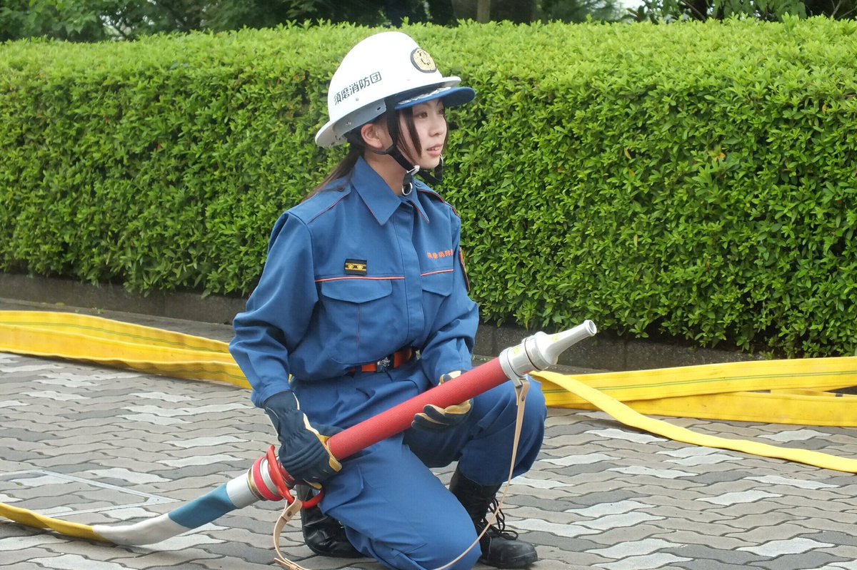 神女消防団 昨日 大学にて訓練が行われました ホースの巻き方などを団員の方々に教わりました 2４日にも訓練があるので 見学してみたい方は気軽に連絡してください