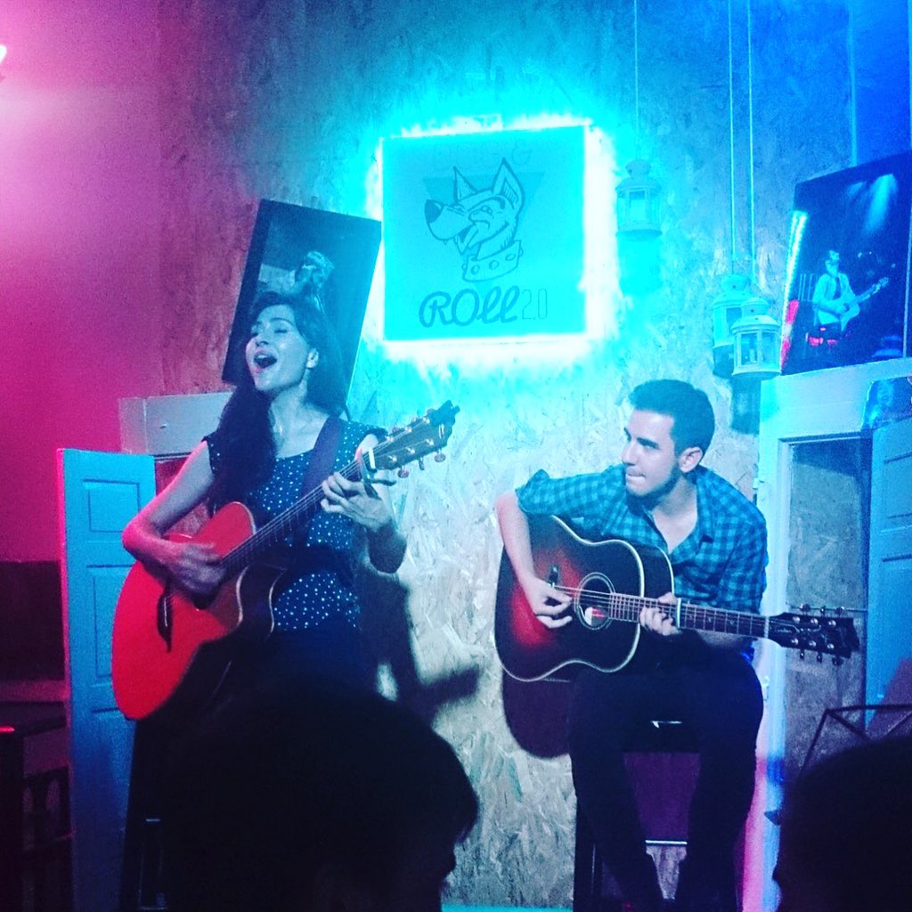 Gracias por ser tan buenos cómplices! Un concierto muy muy especial en @Dogandrollbar con @Nacho_Mur #desenchufados