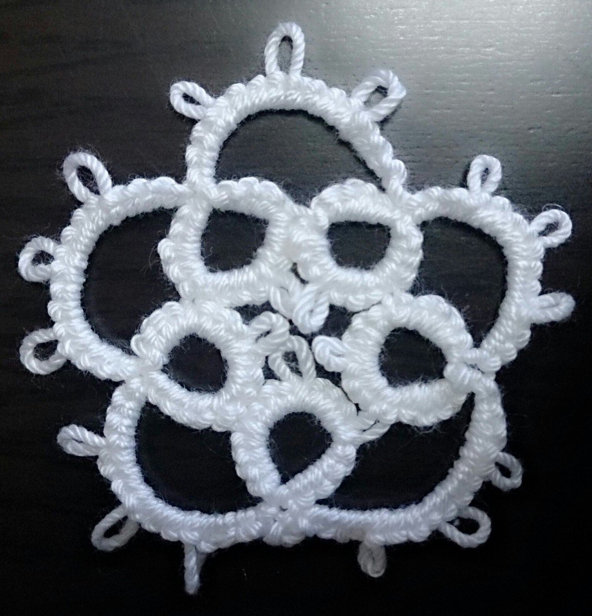 まーくん 花 こちらも聖光院有彩先生の本を見ながら作りました うーん なんか綺麗に見えないんですよね あと最後の玉結びが表にひびいてる 聖光院有彩 タティングレース