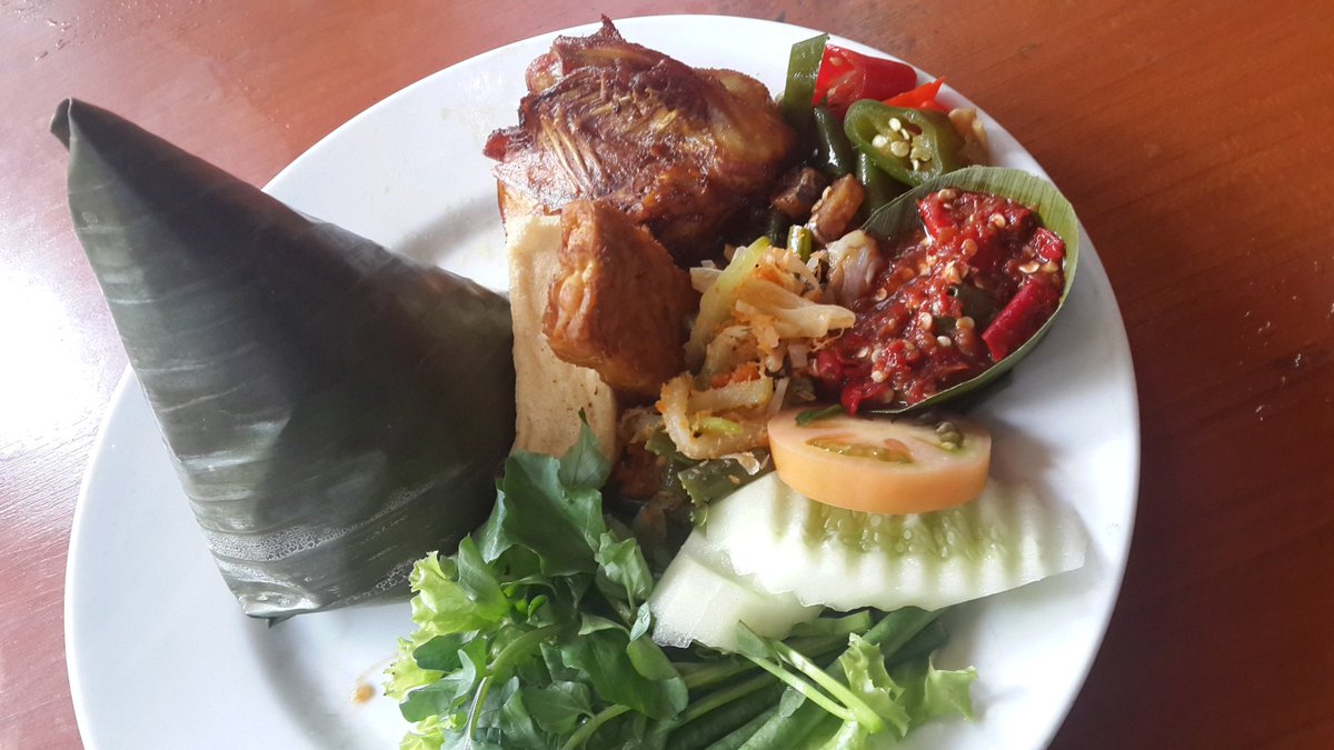 big_why's tweet photo. Nasi timbel khas Parahyangan @autobild_ina #HTD2016 #4GinAja https://t.co/ot9docMJ14