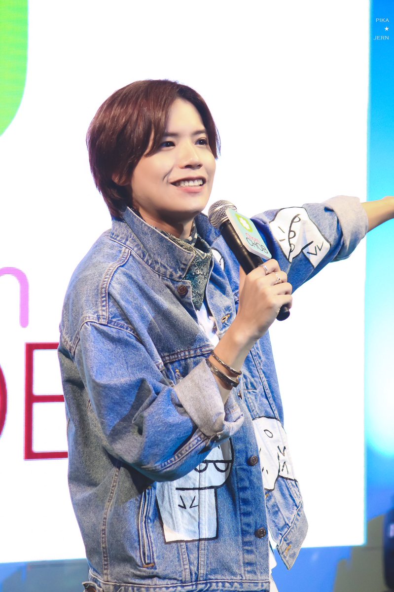 PikaJerN's tweet photo. 160706 ตาเป็นประกายทุกทีเวลาได้ร้องเพลง #ความฉุกของคัชชา 😁#ChomChobTH @Kacha_AF8 https://t.co/wWwGPMcXNk
