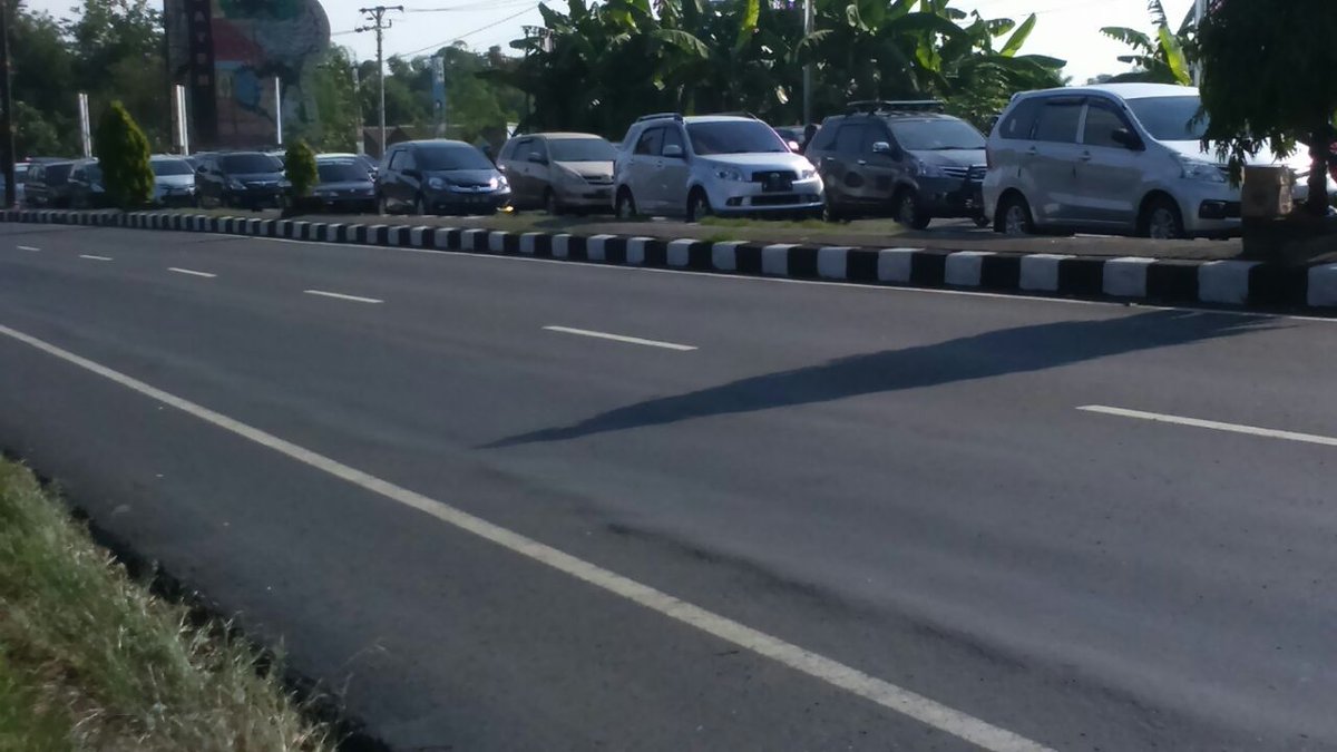 perhubunganjtg's tweet photo. #InfoMudik TL sanggung arah yogya-solo dan sebaliknya trpantau ramai lancar @ganjarpranowo https://t.co/CNYpdnXUbe
