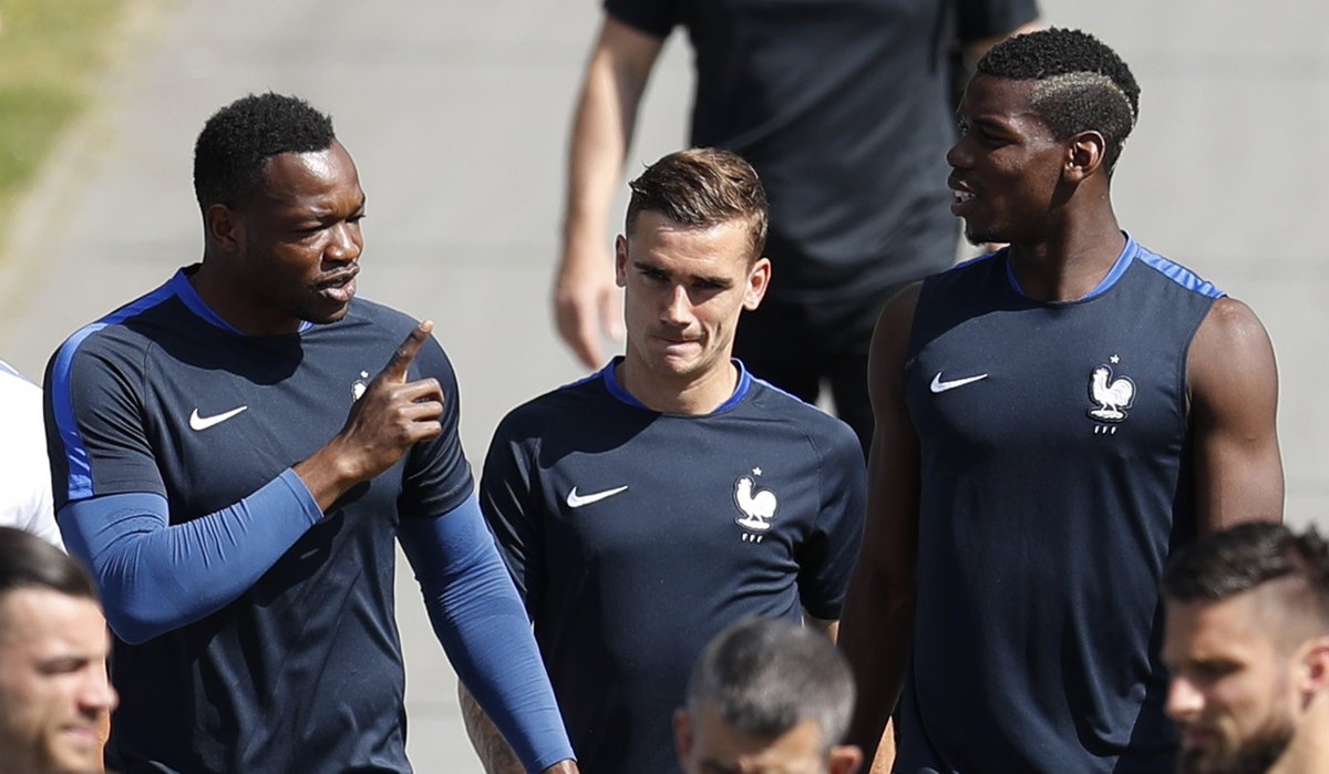 CPFC's tweet photo. Best of luck to #CPFC's @YCabayeofficiel and @SteveMandanda in the #EURO2016 final against #POR tonight! #FRA 🔴🔵 https://t.co/8mOIMNgoAV