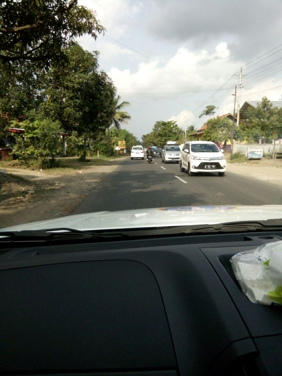 perhubunganjtg's tweet photo. #InfoMudik arus LL kmranjen kearah barat padar @ganjarpranowo https://t.co/NJRvxkiN5V