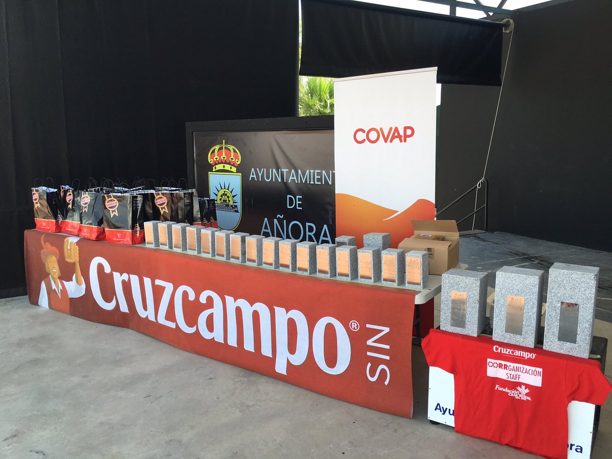 ¡Ya están los premios de las #OlimpiadasRurales2016 sobre el escenario!