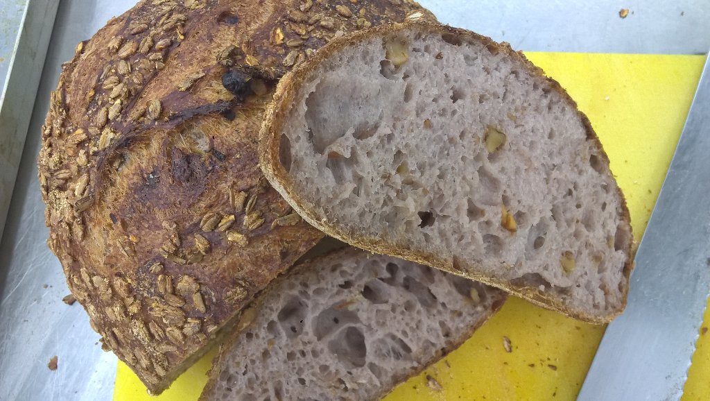 CafeApron's tweet photo. Todays loaf inspired by @tartinebaker fermented rye porridge walnut and wheat #realbread #notts #oneforthehipsters https://t.co/KvKUiJ7Ug4