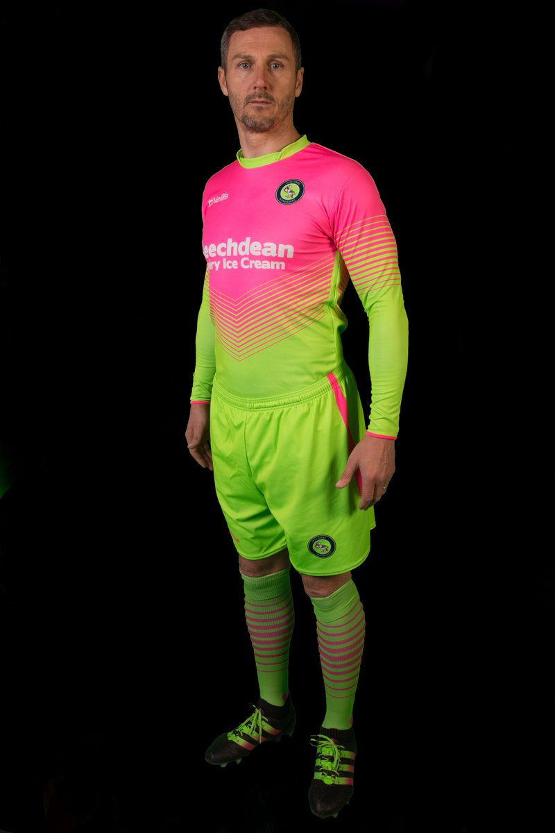 pink goalkeeper kit