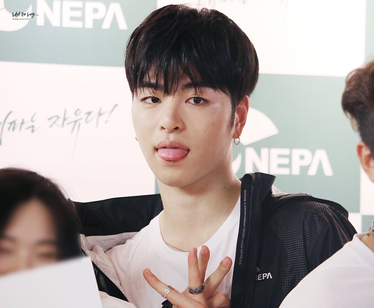 L4L0915's tweet photo. 160709 NEPA #준회 #Junhoe #JUNE #구준회 #iKON 
멍뭉이 :3 ♥

https://t.co/uWRV4LOAL8 https://t.co/5mLz3jLyUJ