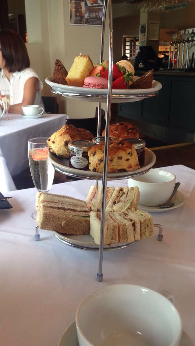 Megansullivan_'s tweet photo. 🍴🍰🍾 https://t.co/hBfhOkd6GQ