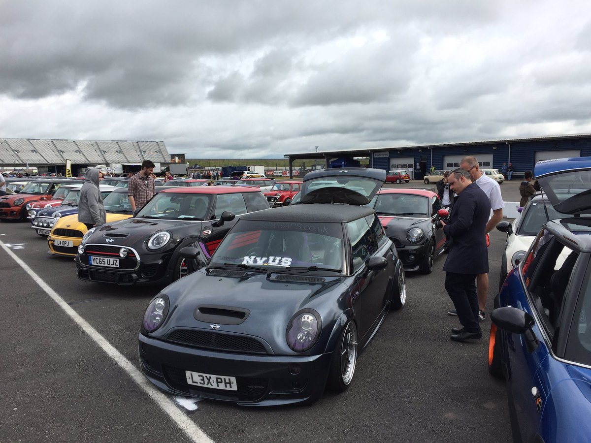 TMotoringMartyn's tweet photo. Nice @MINIUK display at #MiniWorldLive today @chrisov https://t.co/yiNISqvoU7