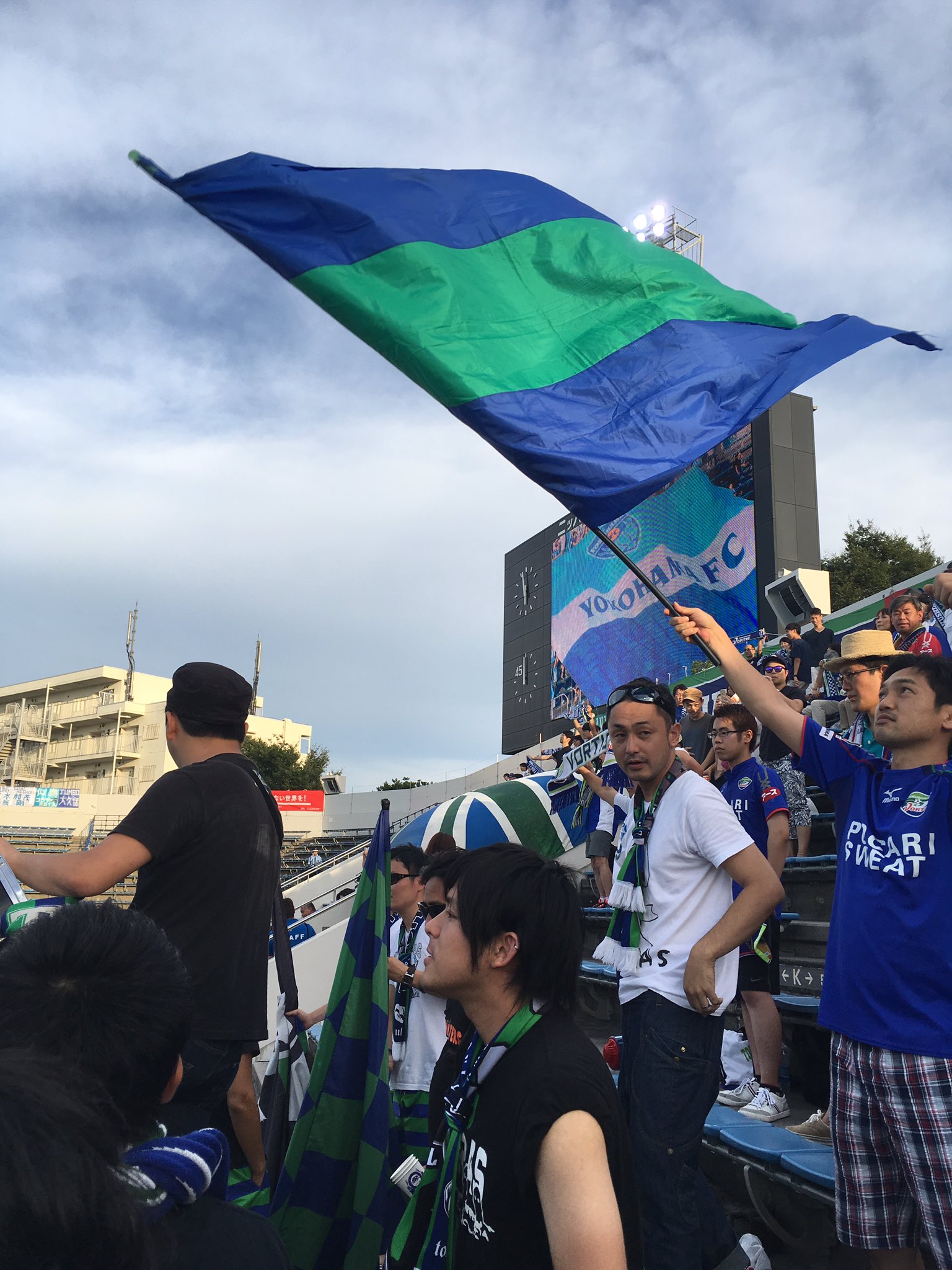 サッカー 徳島サポーターがボールボーイに水かけ ５ 無断転載禁止 C 2ch Net