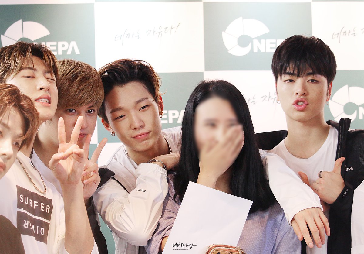 L4L0915's tweet photo. 160709 NEPA #iKON #jinhwan #hanbin #chanwoo #bobby #junhoe
예뻐라..(/ω＼)

https://t.co/dt8bBeTVLP https://t.co/2LIVUV5gKU