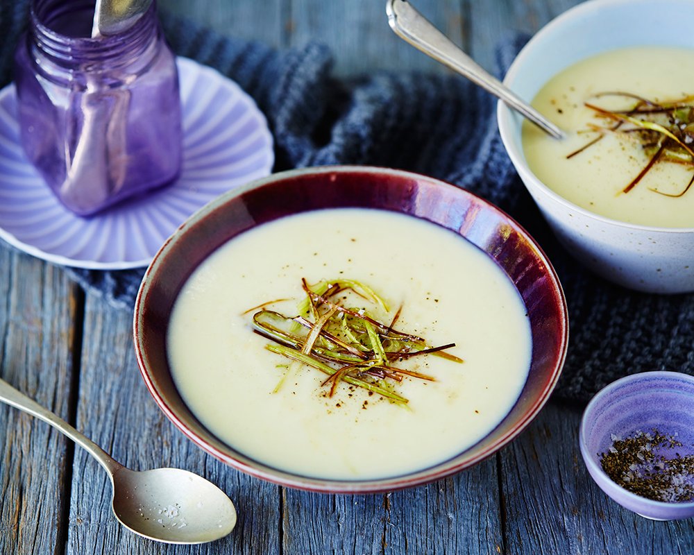 relena457's tweet photo. https://t.co/Ve94yuogV8 / Leek &amp; Potato Soup /
Perfect for a Wintry Night, curled up the couch Delicious. 🍠🌿🍲❤🍷 https://t.co/rVL4ww0tmf