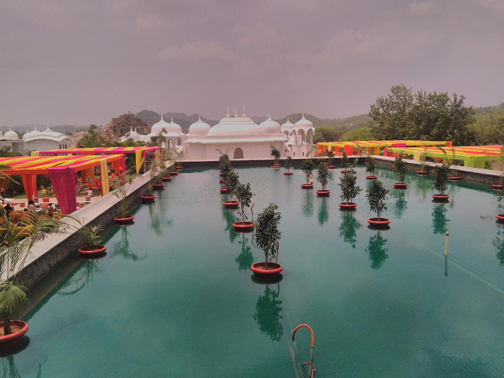 VikasCh86890411's tweet photo. A courtyard, a pool , a man and enjoyment ..
#event #Sk2 #hotelfairmont #Jaipur
#DKbhai #helpdesk #pickdrop https://t.co/Uu6K0iGvZB